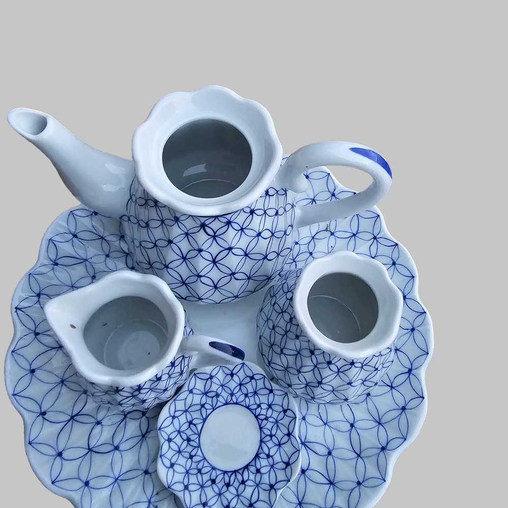 Blue and White Porcelain mini Tea Set - Picture 4 of 10